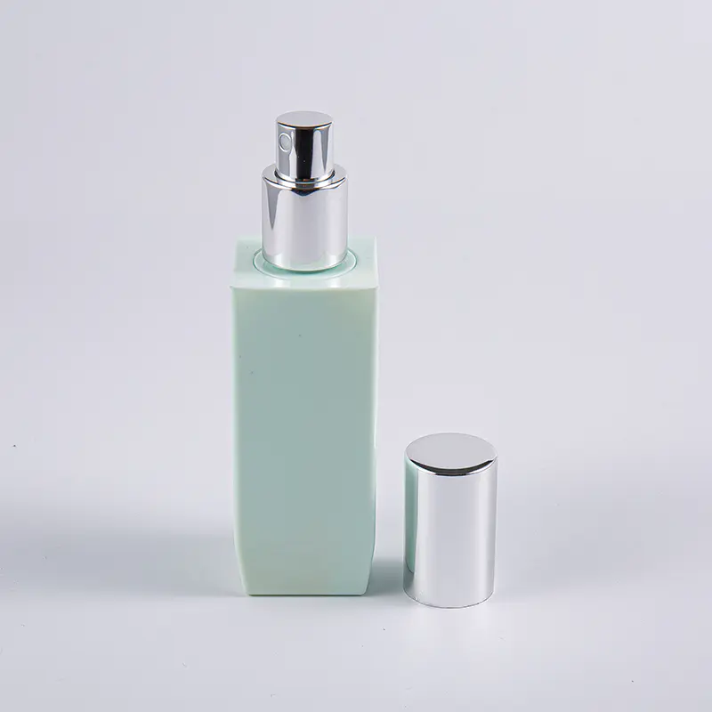 Çoklu Renk Seçeneği Kare Şekli 100ml PETG Alüminyum Pompa Kapaklı Kalın Duvar Losyon Şişesi 